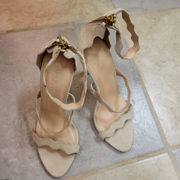 Club monaco heels - Picture 1 of 7